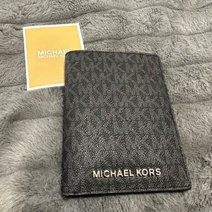 NEW Michael Kors Passport Wallet
